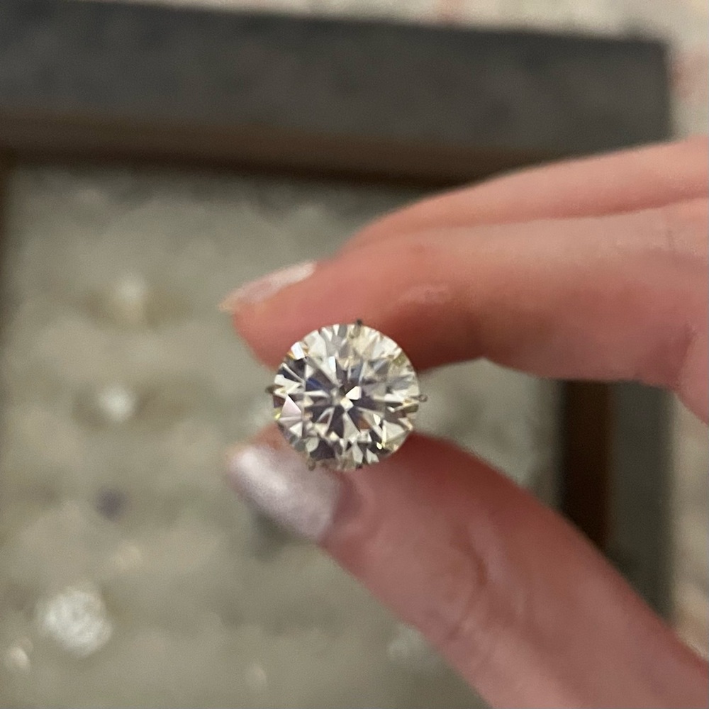 Premium quality custom ordered authentic moissanite diamond 3 carat G-VVS1 certi